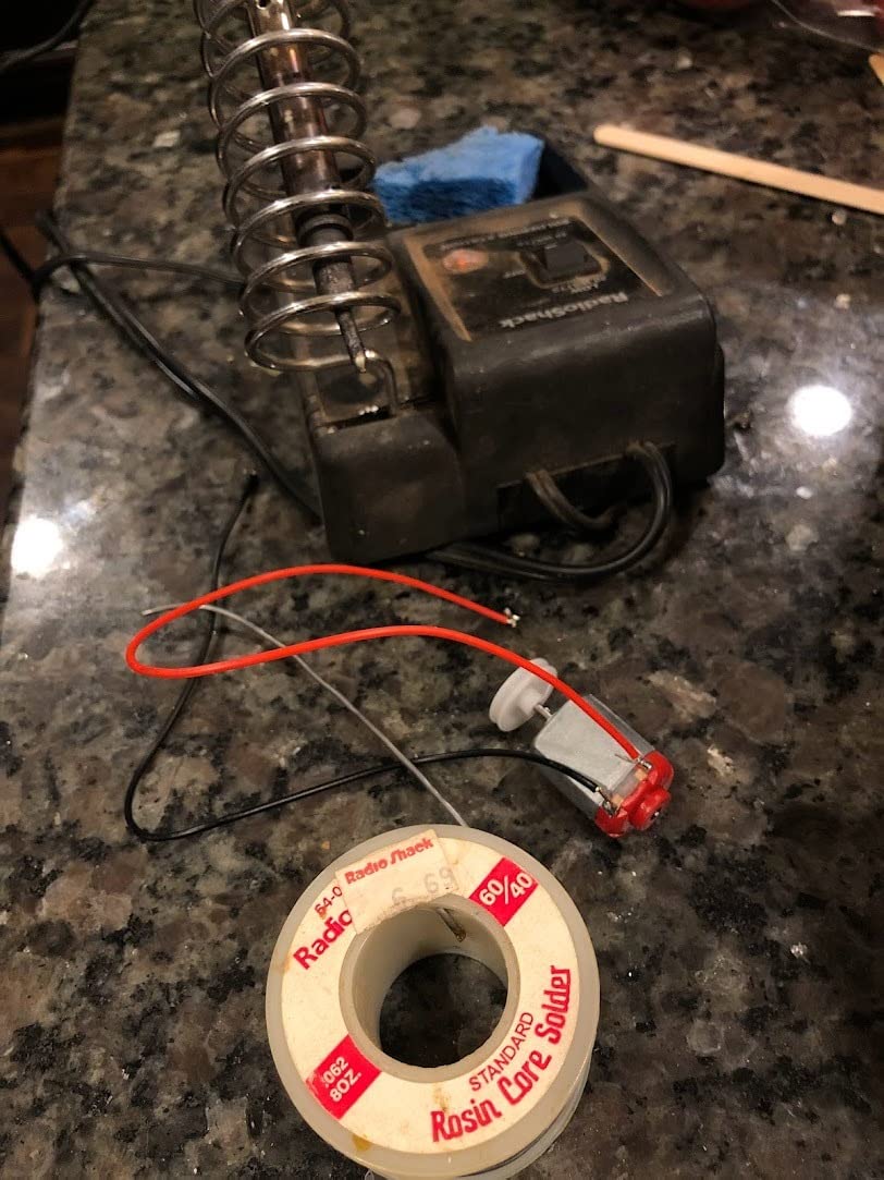 EUDAX 6 Set DC Motors Kit, Mini Electric Hobby Motor 3V -12V 25000 RPM Strong Magnetic with Shaft Propeller, 2 x AA Battery Holder,9V Battery Clip Connector,Plastic Wheels for DIY Science Projects customer photo 1