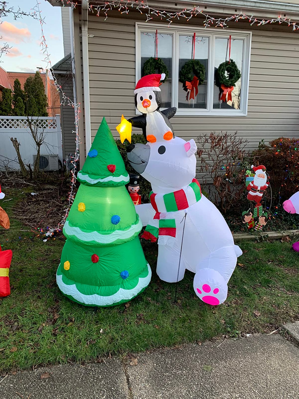 Joiedomi 6 ft Christmas Polar Bear Inflatable Decoration, Polar Bear with Penguin & Xmas Tree Inflatable Décor with Build-in LEDs Blow Up for Christmas Party Outdoor, Yard, Garden, Winter Decoration customer photo 2