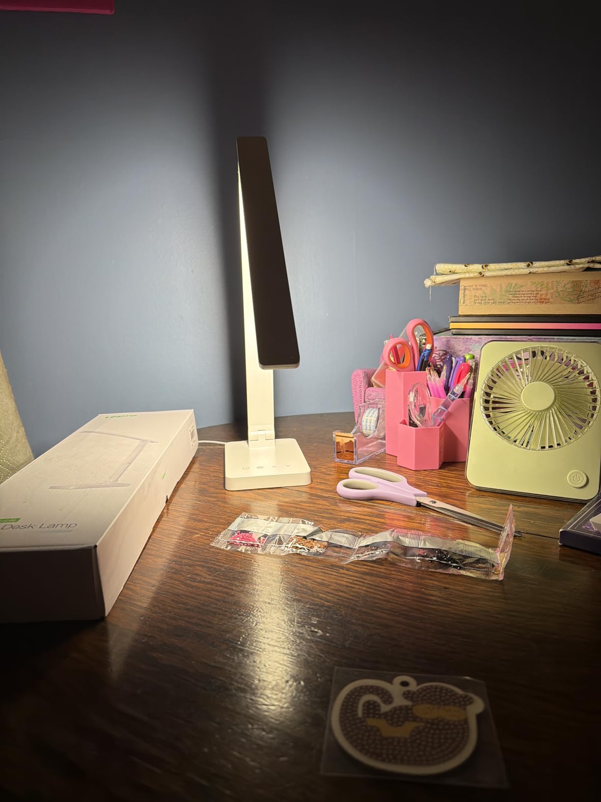 Lepro LED Desk Lamp 9.5W 800lm, Metal Desk Light for Home Office, White | 5 Colors 5 Brightness, Dimmable Task Light, Eye Caring, Home Office Desktop Lamp for Reading, Crafting, Sewing, Puzzle, Nail customer photo 2