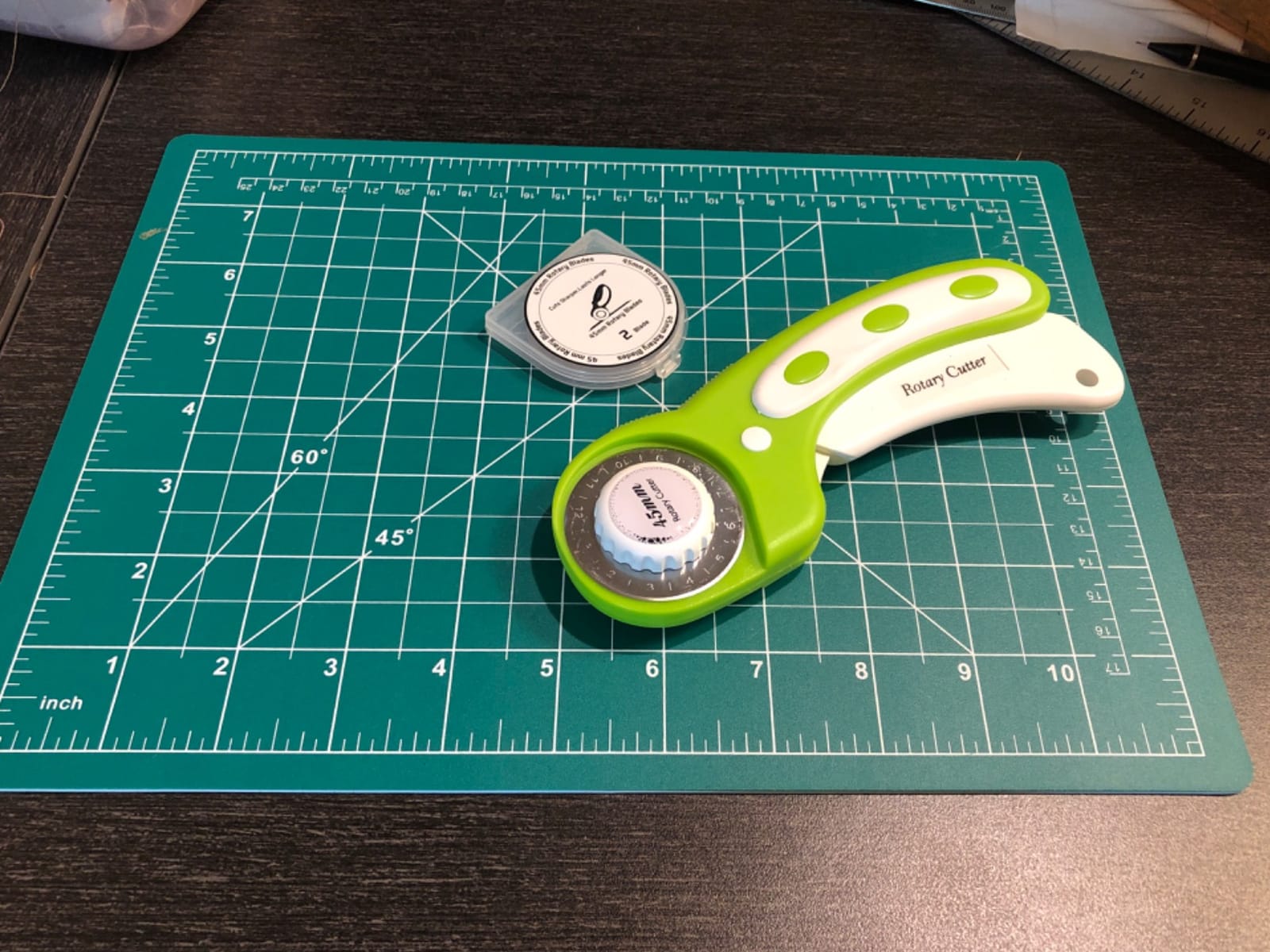 Rotary Cutter Set, Audab Self Healing Sewing Mats Rotary Cutter and Mat 45mm Rotary Fabric Cutter Set with 2 Blades Rotary Cutting Mat for Crafts Fabric Quilting Hobby (9
