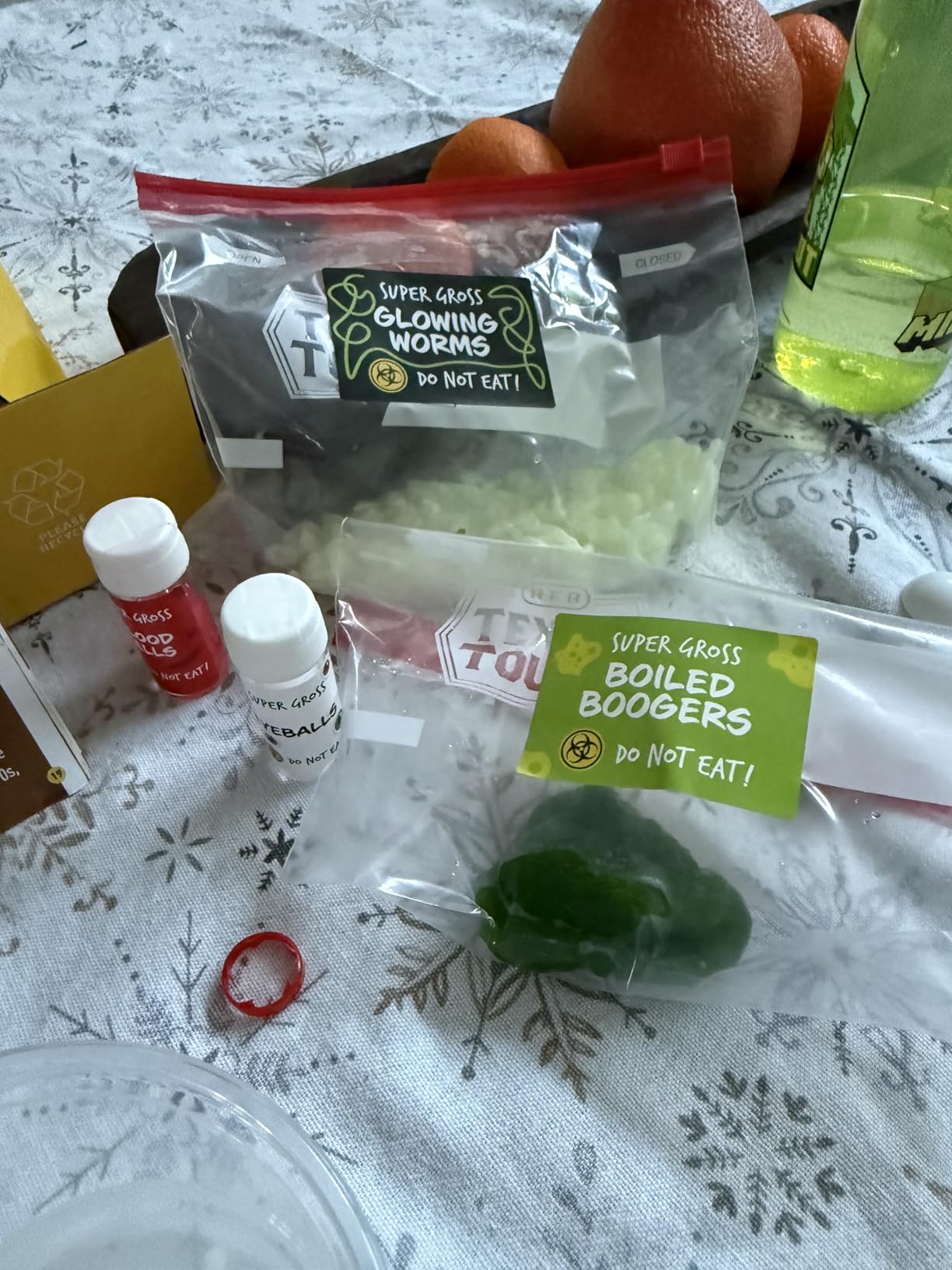 National Geographic Gross Science Kit with 45 Experiments for Kids 8-12 | Brain Dissection, Slime Making, Creepy STEM Projects, Chemistry Activities, Gross Science Experiments, Birthday Gift customer photo 2