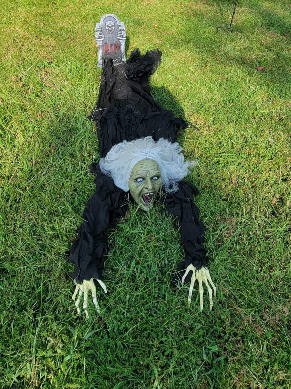 JOYIN Halloween Zombie Groundbreaker Outdoor Decoration, Zombie Groundbreaker with Light-up Eye and Creepy Sound (IR Sensor Activated) for Halloween Outside, Lawn, Graveyard Decor, Haunted House Props customer photo 2