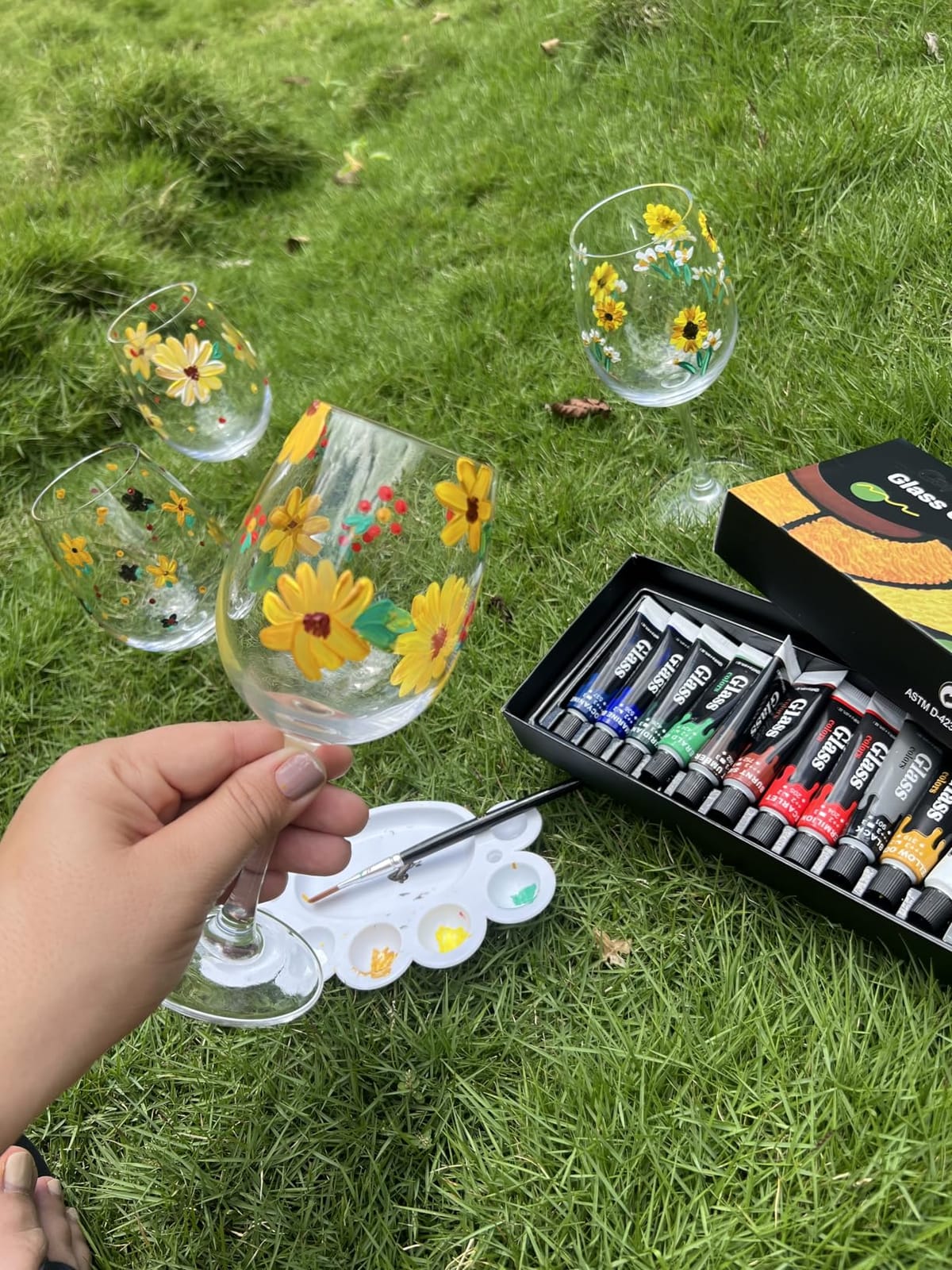 Colorful Stain Glass Paint Set,12 Colors 0.4 oz Paint for Kids to Arts customer photo 1