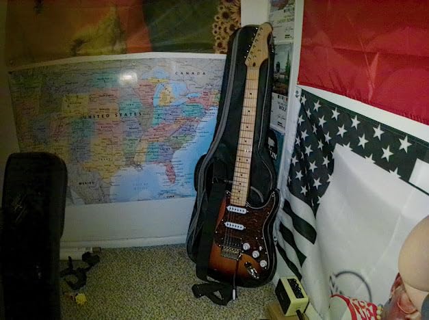Donner DST-152 Full-Size Electric Guitar Beginner Kit with HSS Coil Split customer photo 1