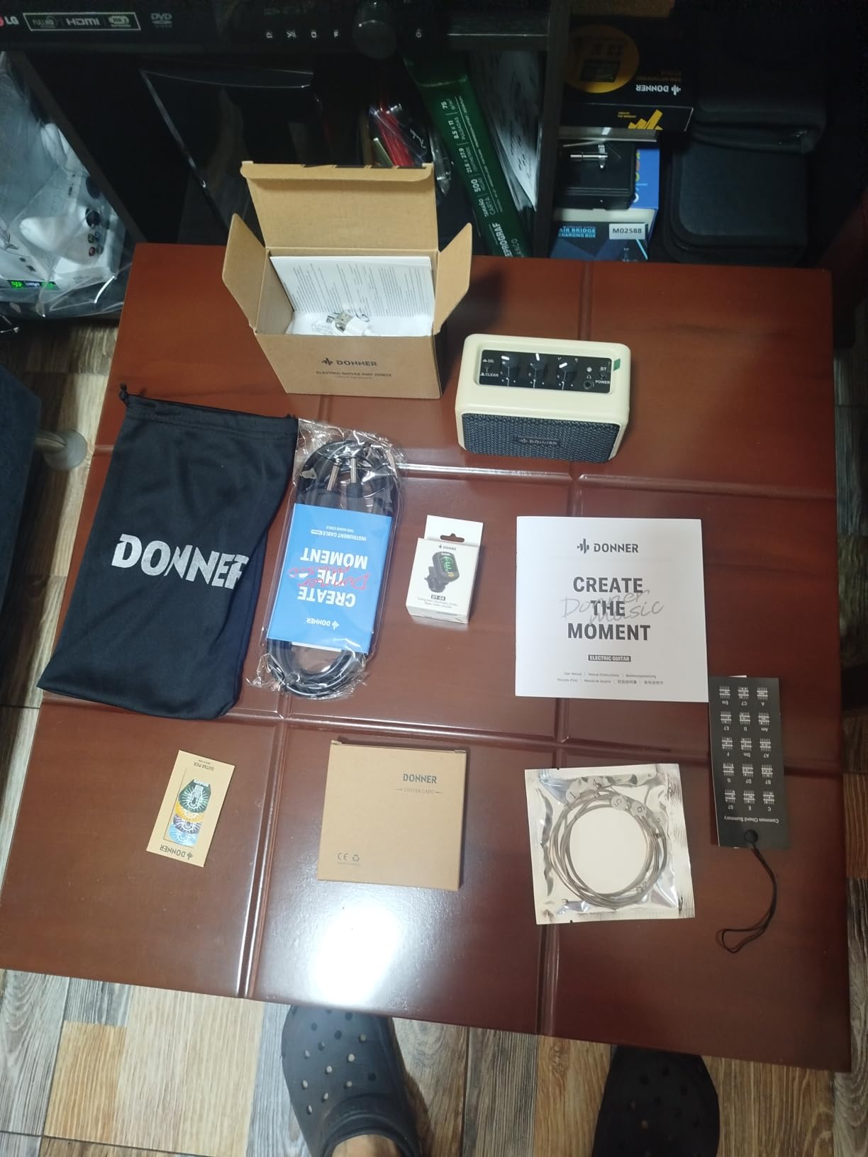 Donner DST-152 Full-Size Electric Guitar Beginner Kit with HSS Coil Split customer photo 2