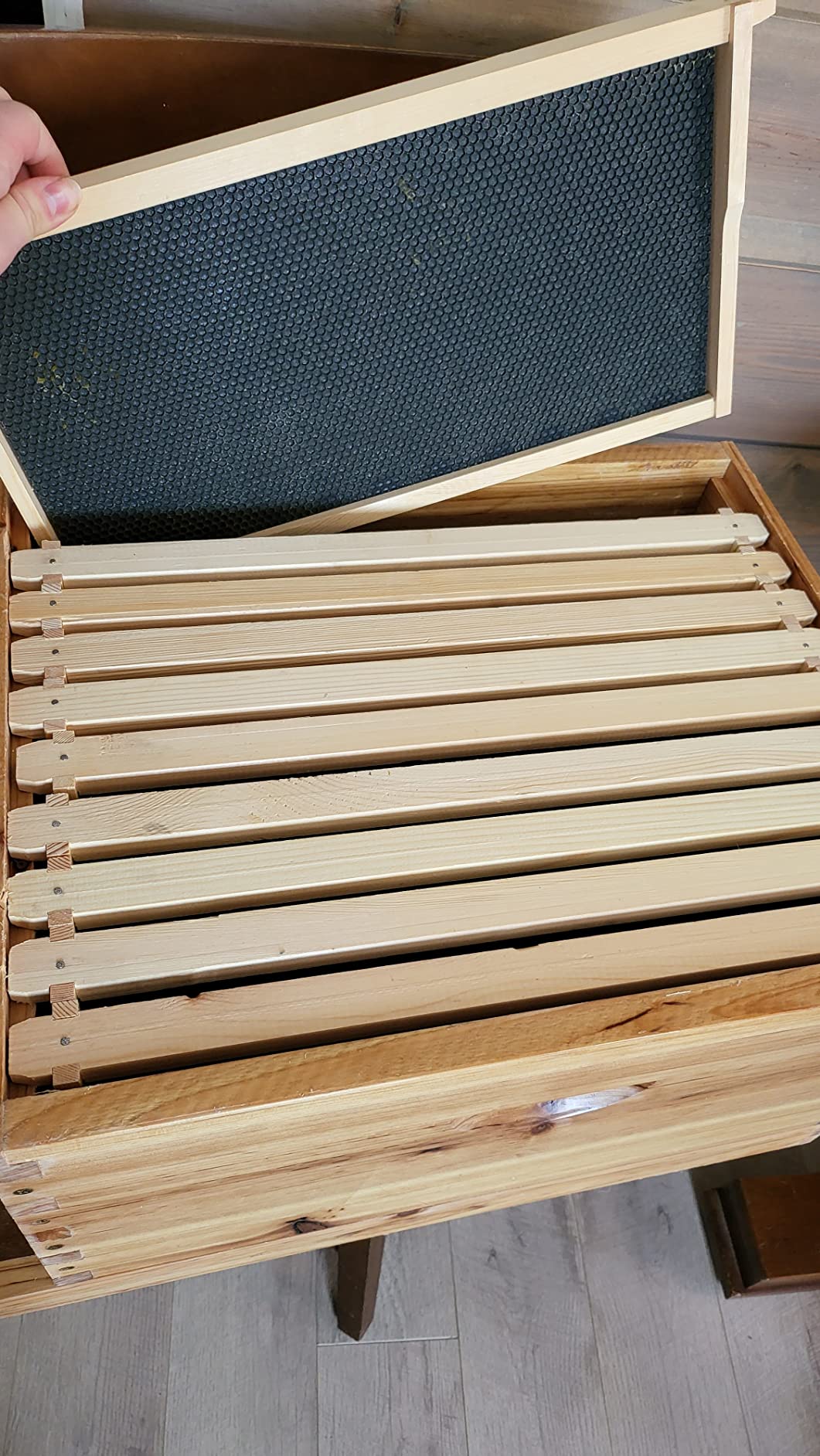 Honey Lake 10 Frame Bee Hives Boxes Starter Kit and Bee Keeping Supplies-All Beginners Kit, Bee Hive Kit with Beekeeping Tool Kit Includes Bee Smoker Beekeeper Veil Hat customer photo 2