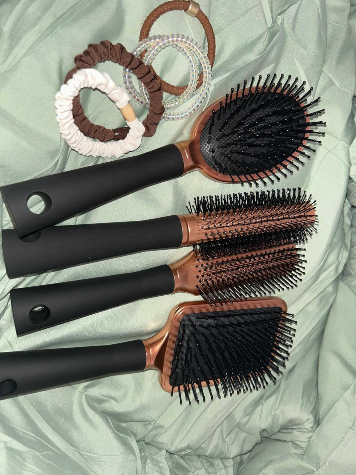 4 Pcs Hair Brush Set, Includes Anti-Static Massage Oval Comb, Detangling Brush, Round Hair Brush, Vented Hair Brush, for Women, Men, and Kids customer photo 1