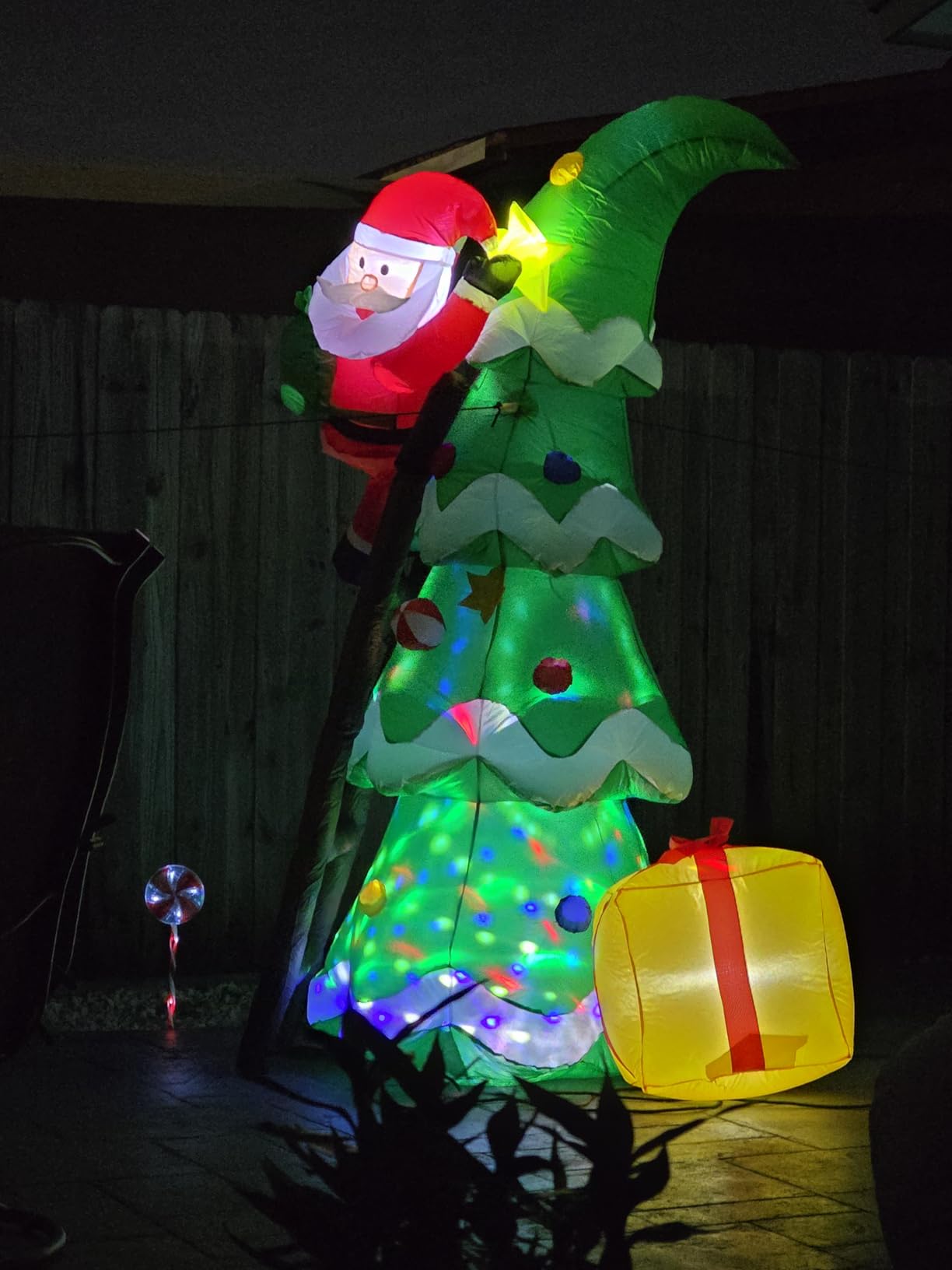 COMIN 7 FT Christmas Inflatables Tree Outdoor Decorations Blow Up Yard Present Box with Built-in LEDs for Indoor Party Garden Lawn Decor (Color-27323) customer photo 2
