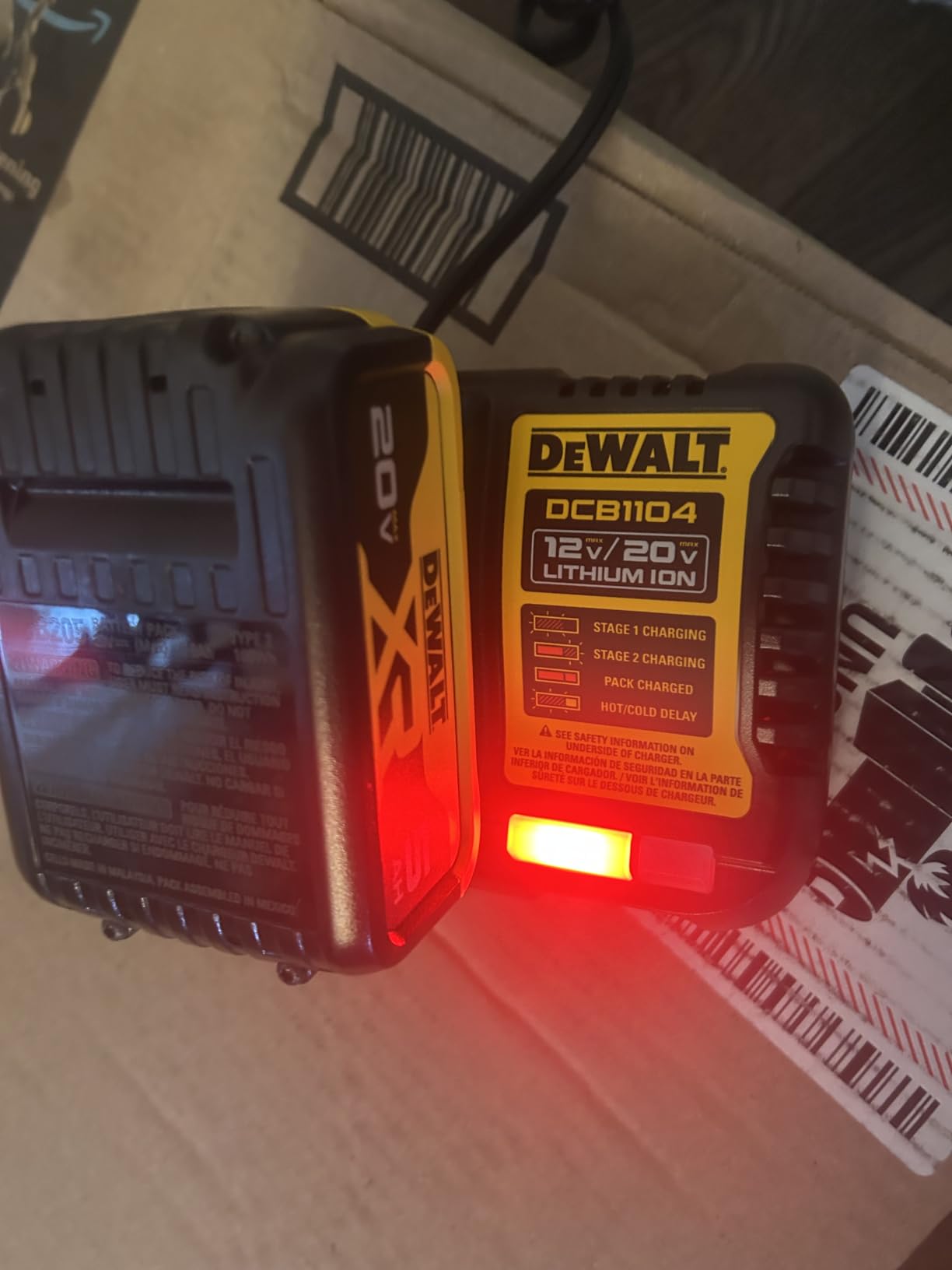 DEWALT 20V MAX Cordless Impact Wrench with Hog Ring Anvil, Brushless High Torque 1/2 Impact Gun, 4-Mode Speed, Includes Battery, Charger and Kit Bag (DCF900P1) customer photo 1
