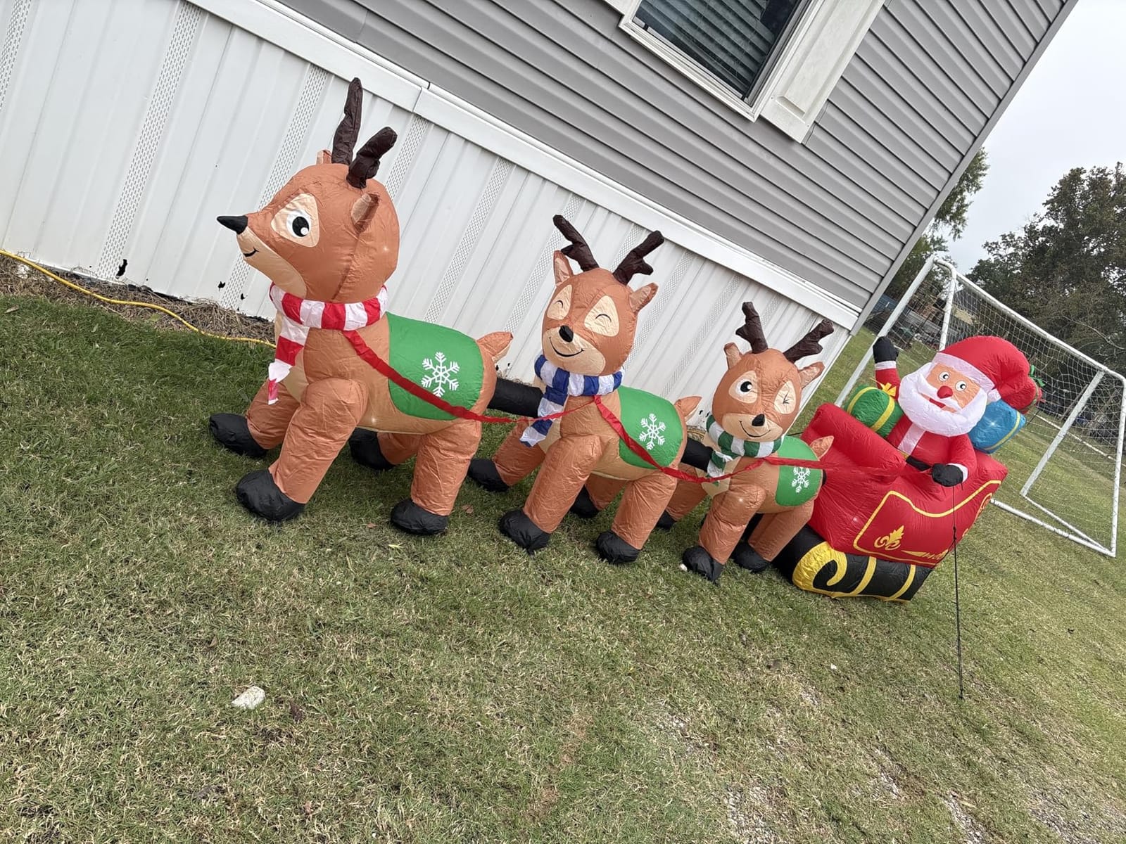 EAONE 12 Ft Christmas Inflatables Outdoor Decorations Giant Blow Up Yard Decorations Inflatable Santa Claus on Sleigh and 3 Reindeer, with Built-in LED Lights for Indoor Outdoor Home Holiday Decor customer photo 1