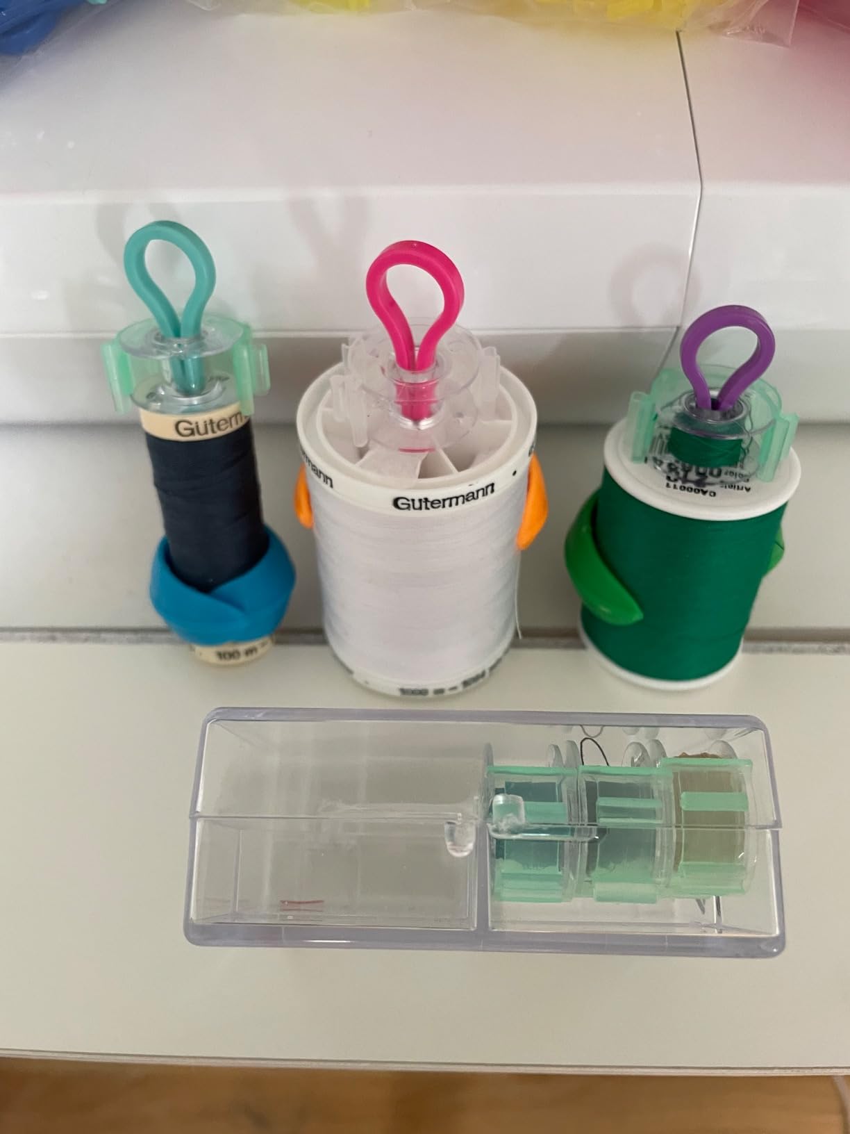 142Pcs Bobbin Thread Buddies Set Sewing Thread Spool Organizer Including 70Pcs Bobbin Holders Clips, 32Pcs Bobbin Thread Spool Huggers and 40Pcs Bobbin Clips Holder for Embroidery Quilting Sewing customer photo 1