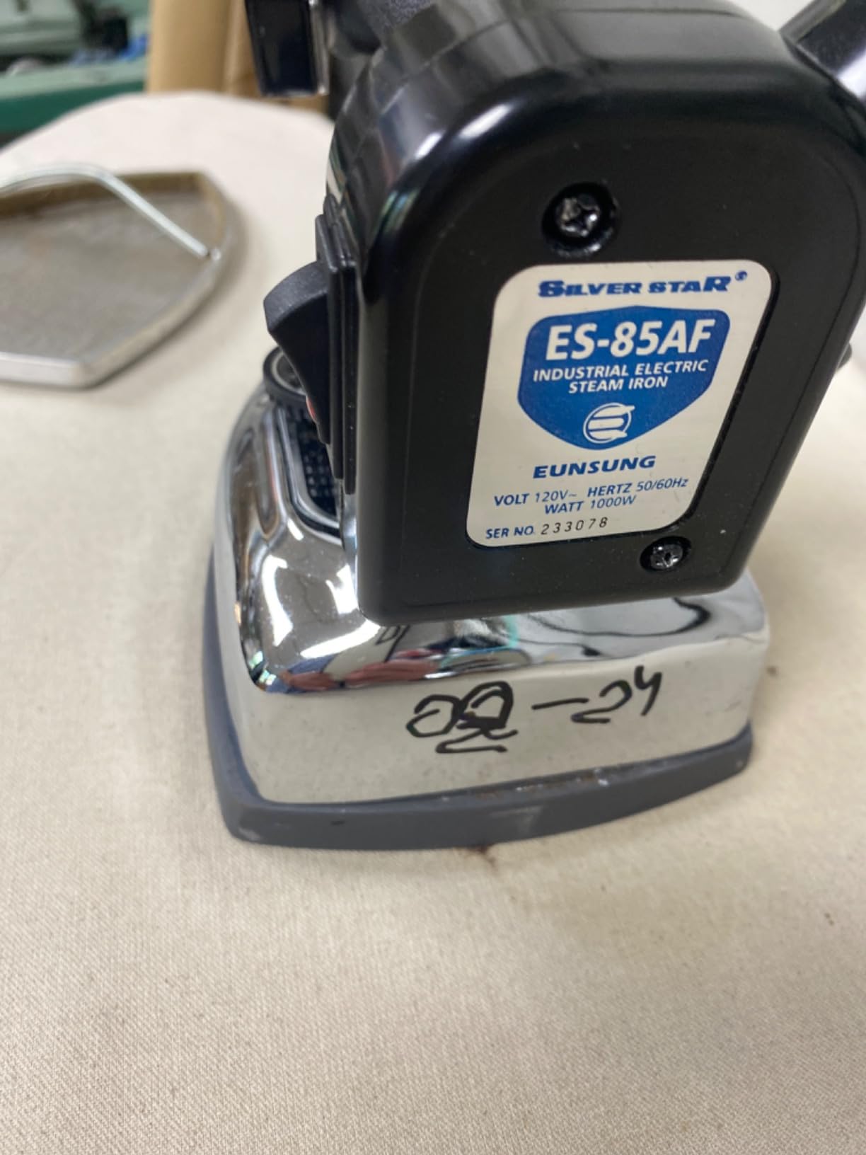 Silver Star ES-85AF Steam Iron – 110 Volt Gravity Fed Hanging Bottle Clothes Iron with Non-Stick Laminate Sole Plate, Demineralizer Cartridge, Silicon Iron Rest & Hardware customer photo 1