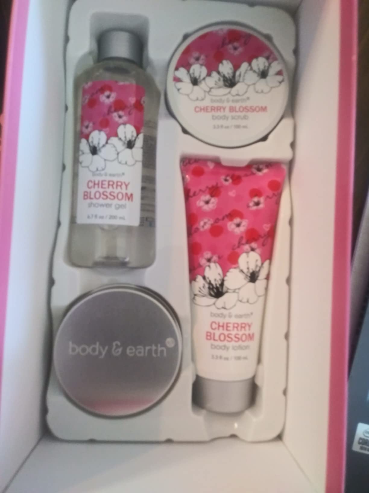 BODY & EARTH Body Mist Gift Set - Spa Gifts for Women, Perfume, Body Lotion, and Body Scrub in a Lavender Dreams Box- Perfect Birthday Gifts for Moms, and Special Occasions,Unique Gift Ideas for Her customer photo 1