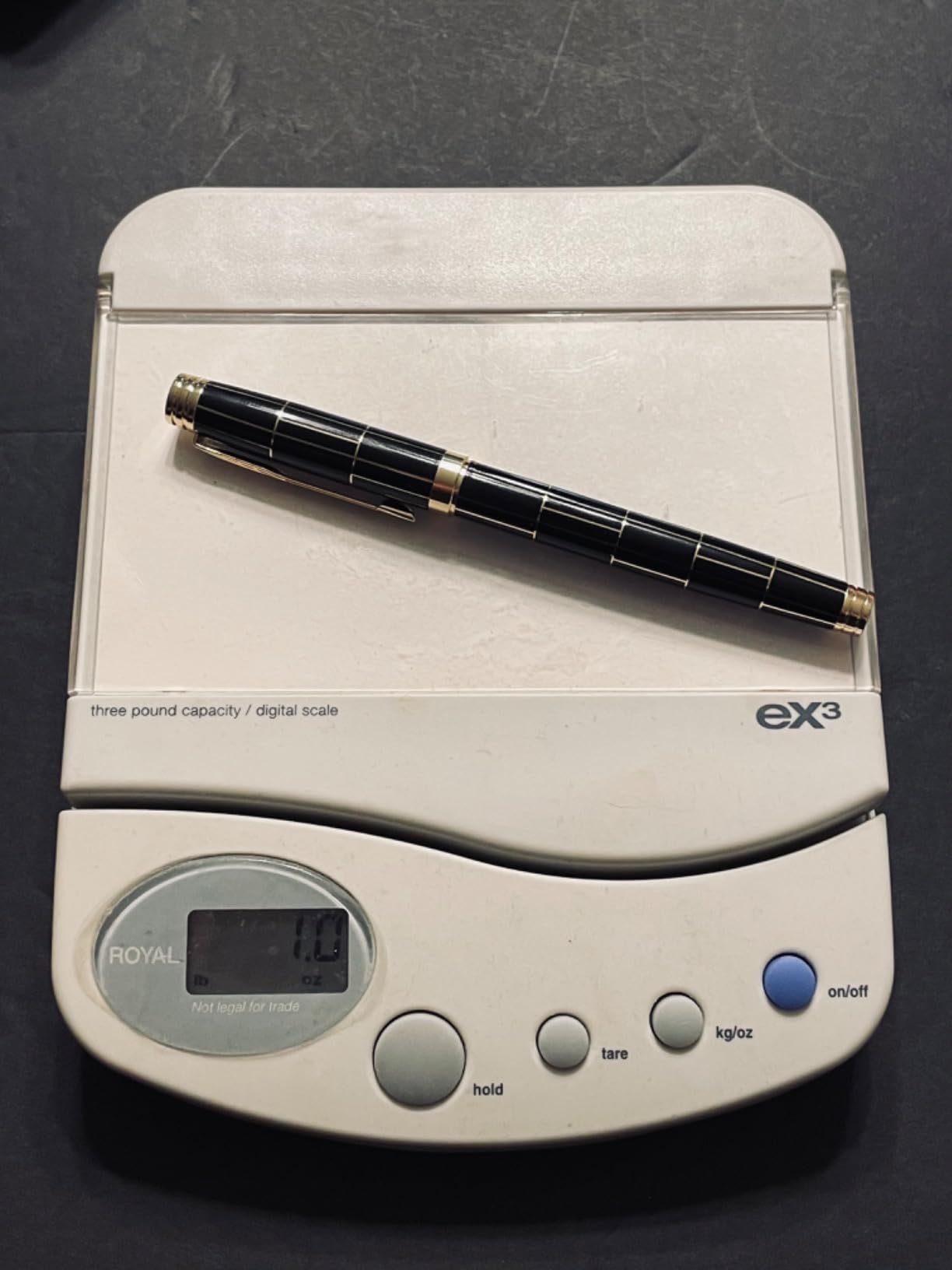 Fountain Pen Set, Medium Nib 0.5mm, Includes 10 Ink Cartridges & 2 Ink Refill Converters, Gift Case for Men & Women,Calligraphy Pen,Perfect Weight, Black. customer photo 2