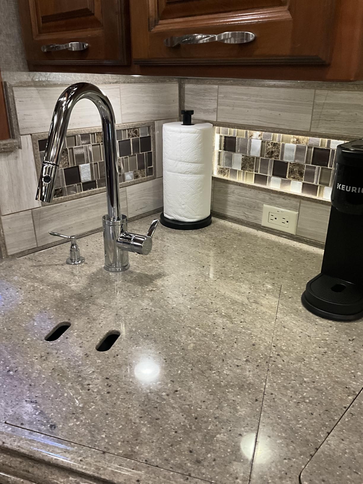 VEHHE Paper Towel Holder Countertop, 4 Non-Slip Suction Cups, Weighted Base customer photo 1