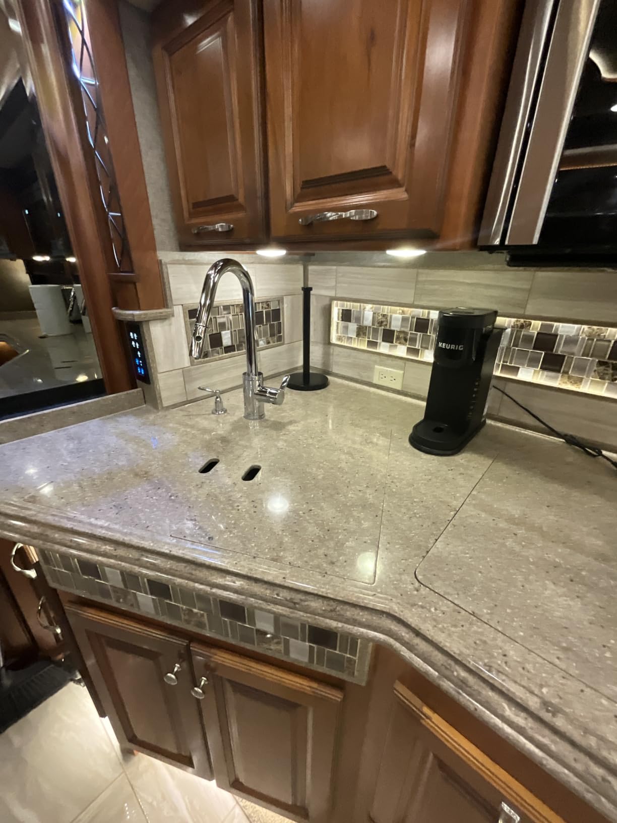 VEHHE Paper Towel Holder Countertop, 4 Non-Slip Suction Cups, Weighted Base customer photo 2
