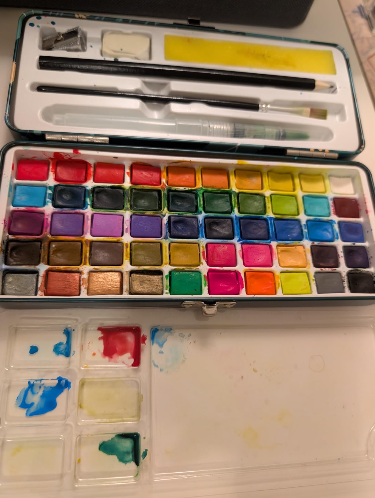 Artecho 100 Colors Watercolor Paint Set with Metallics, Portable Tin Case customer photo 2