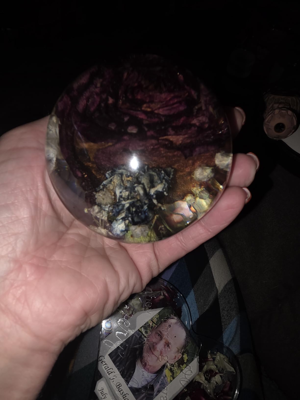 KISREL Epoxy Resin 82oz - Clear Epoxy Resin Kit with 15 Pigments and 15 Colors of Mica Powders - No Yellowing No Bubble Casting Resina for Art Crafts, Jewelry Making, Wood & Resina Molds(41oz x 2) customer photo 1