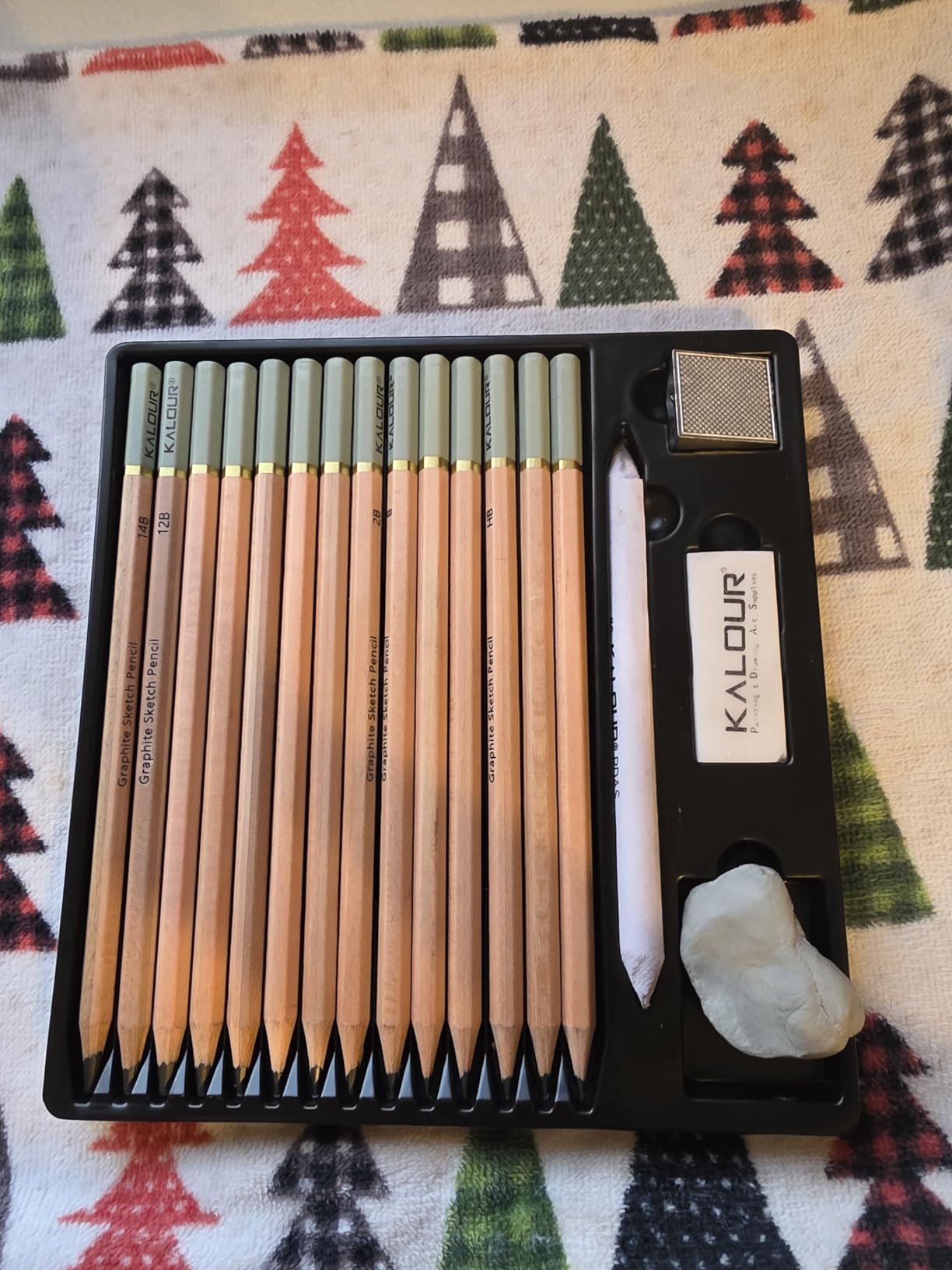KALOUR 18-Piece Professional Sketch Pencil Set - Includes 5H to 14B Pencils, Vinyl Eraser, Kneaded Eraser,Sharpener and Paper Blending Stump - Ideal for Artists and Beginners customer photo 1