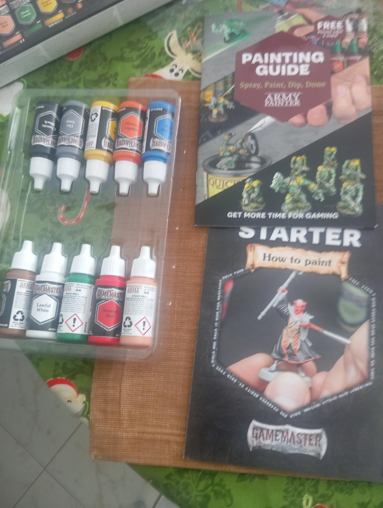The Army Painter, GameMaster Adventure Starter Set, 15 x 18 ml | 15 x 18ml Warpaints Fanatic Acrylic paints, incl. a Brush-On Primer, 5 FREE Miniatures & 1 Brush - For Warhammer & Dnd customer photo 1