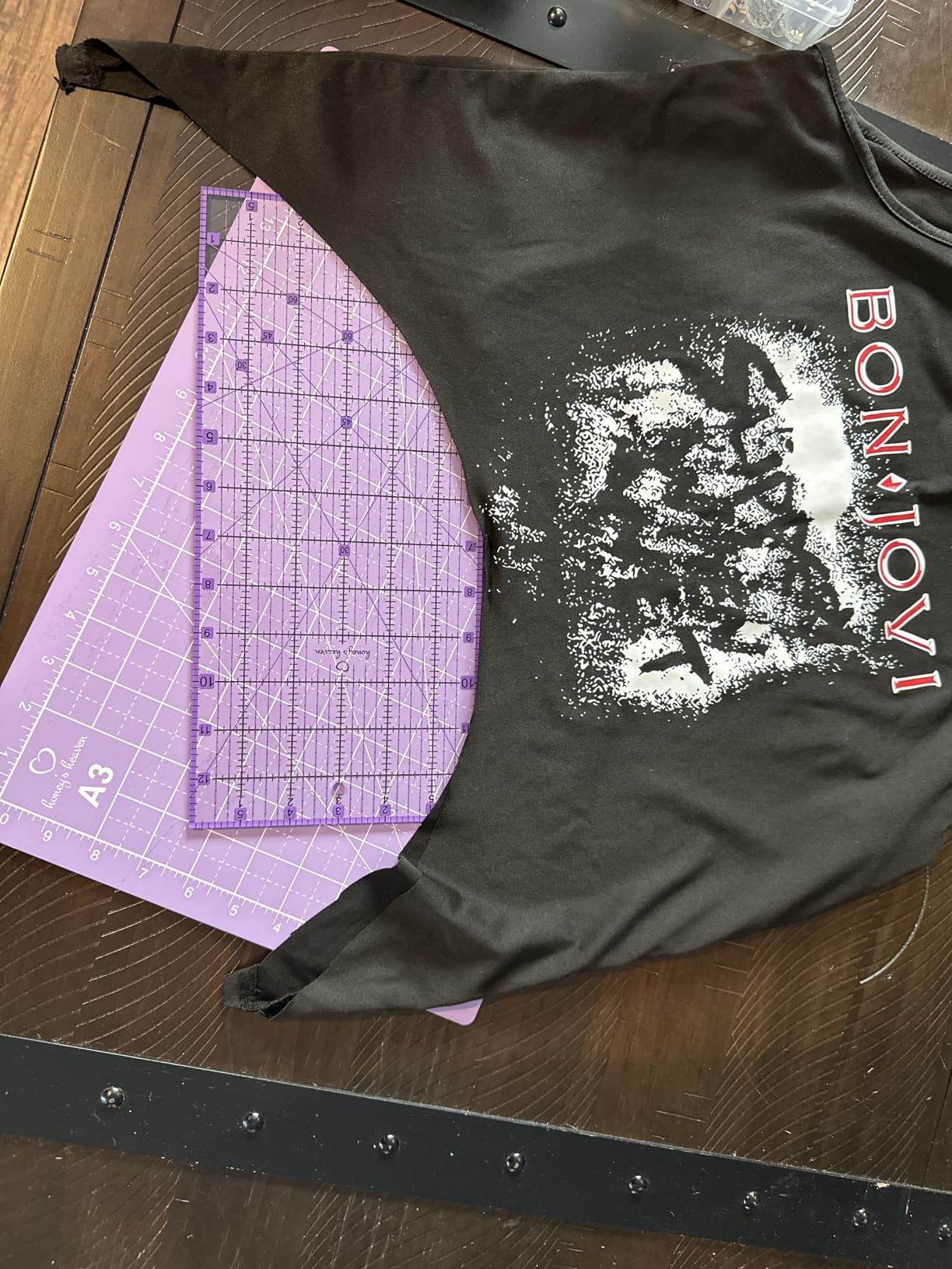 Rotary Cutter Set - Quilting Kit incl. 45mm Fabric Cutter, 5 Replacement Blades, A4 Cutting Mat, Acrylic Ruler and Craft Clips - Ideal for Crafting, Sewing, Patchworking, Crochet & Knitting (Pink, A4) customer photo 1