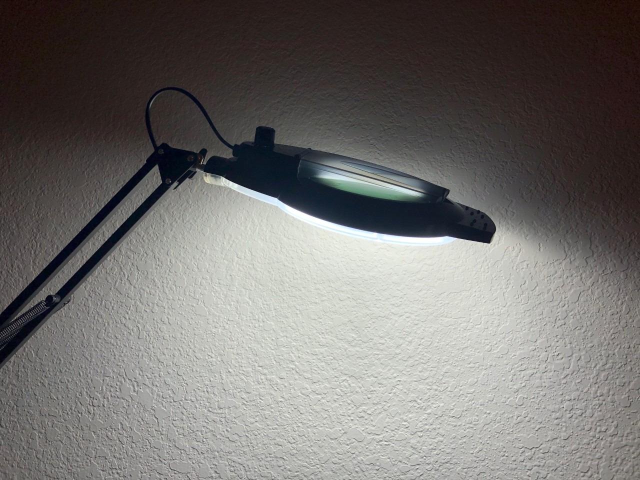 2200 Lumens Magnifying Floor Lamp, 2-in-1 Lighted Desk Magnifier customer photo 1