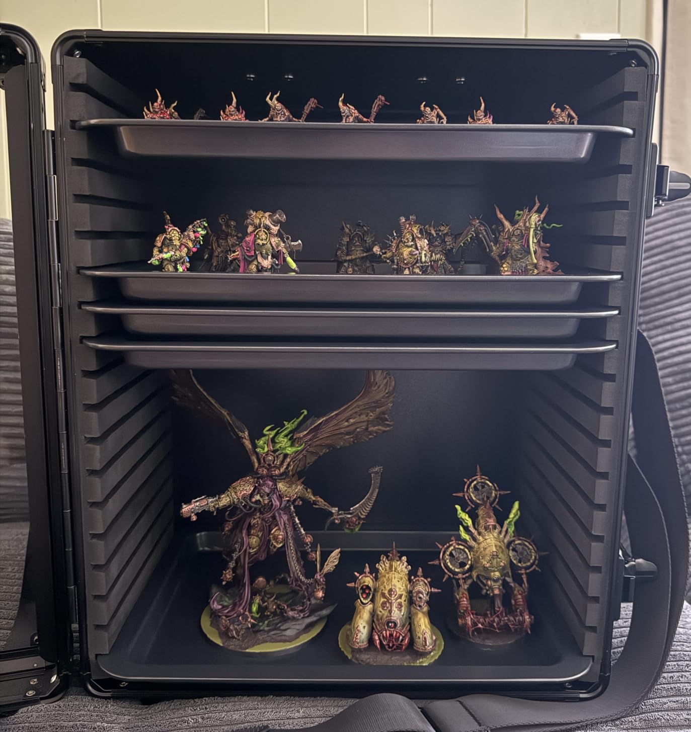 ONULISS Miniature Carrying Case with 6 Metal Trays (Black, Large Size) | Miniatures Storage & Transport Case - Aluminum Alloy Frame & Shoulder Strap for Display Figure Collectibles, 13.8”x10”x16.5” customer photo 2