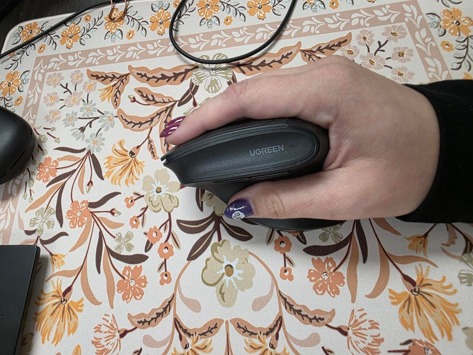 UGREEN Ergonomic Wireless Mouse, Bluetooth & 2.4G Wireless, Quiet Clicks customer photo 1