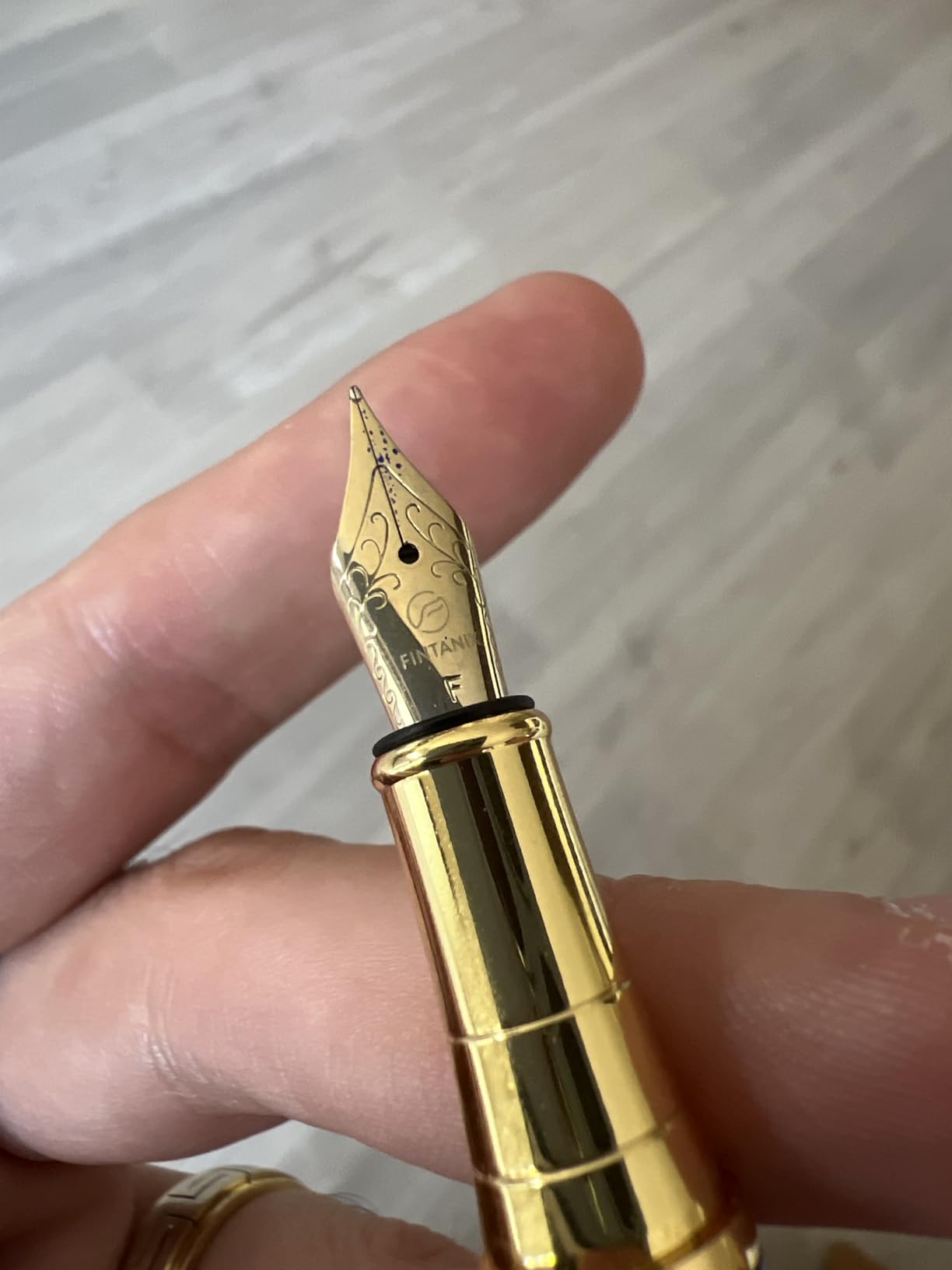 Smooth Writing Fountain Pen, 10 Ink Cartridges, Fine Nib, Gold customer photo 1