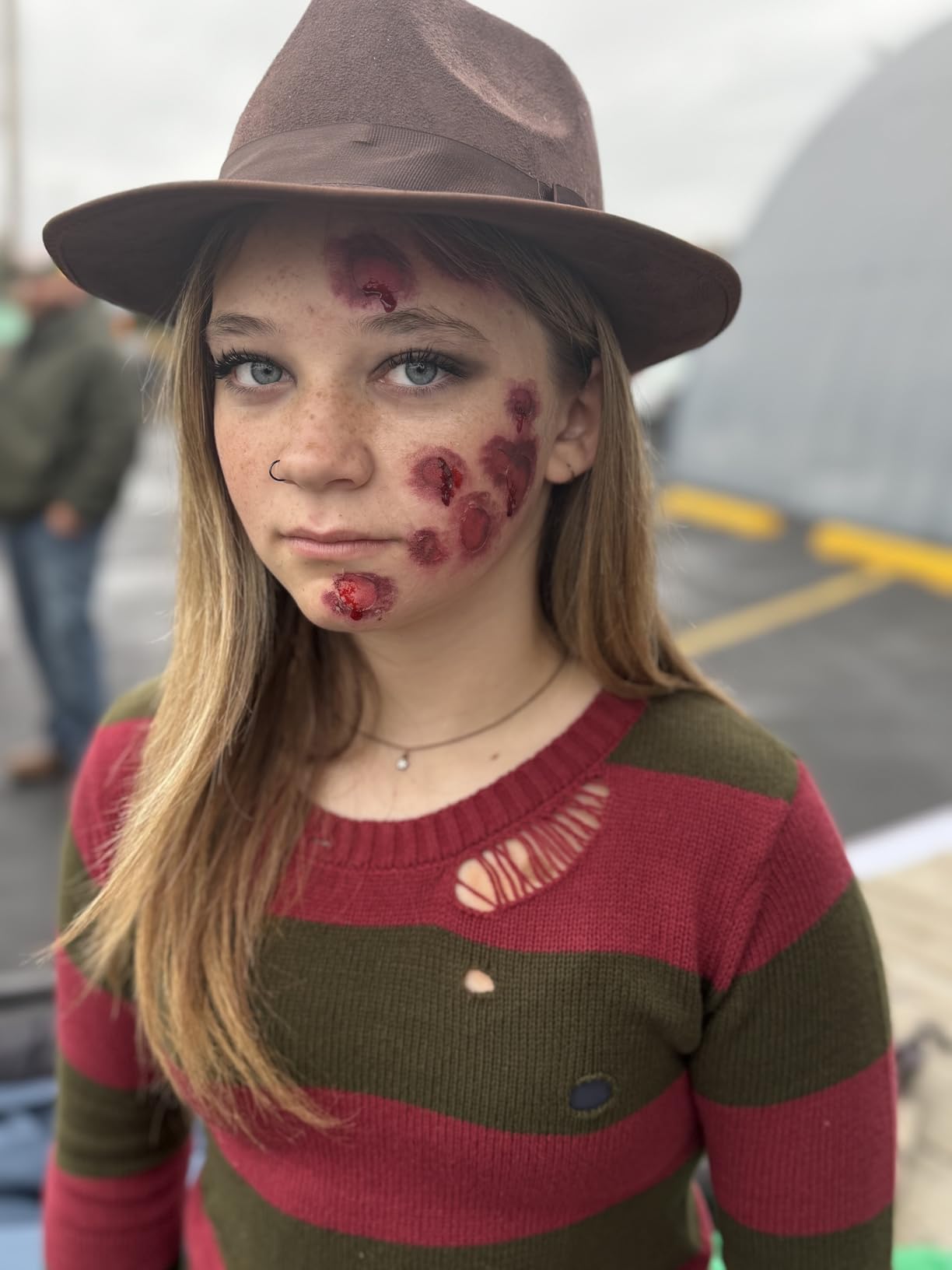 Halloween SFX Makeup Kit,6 Colors Bruise Wheel+30ml Dripping Washable Fake Blood+Liquid Latex+Scar Wax with Spatula+3 Pcs Sponge+Stipple Sponge,Face Fake Injury Special Effects Makeup Kit customer photo 1