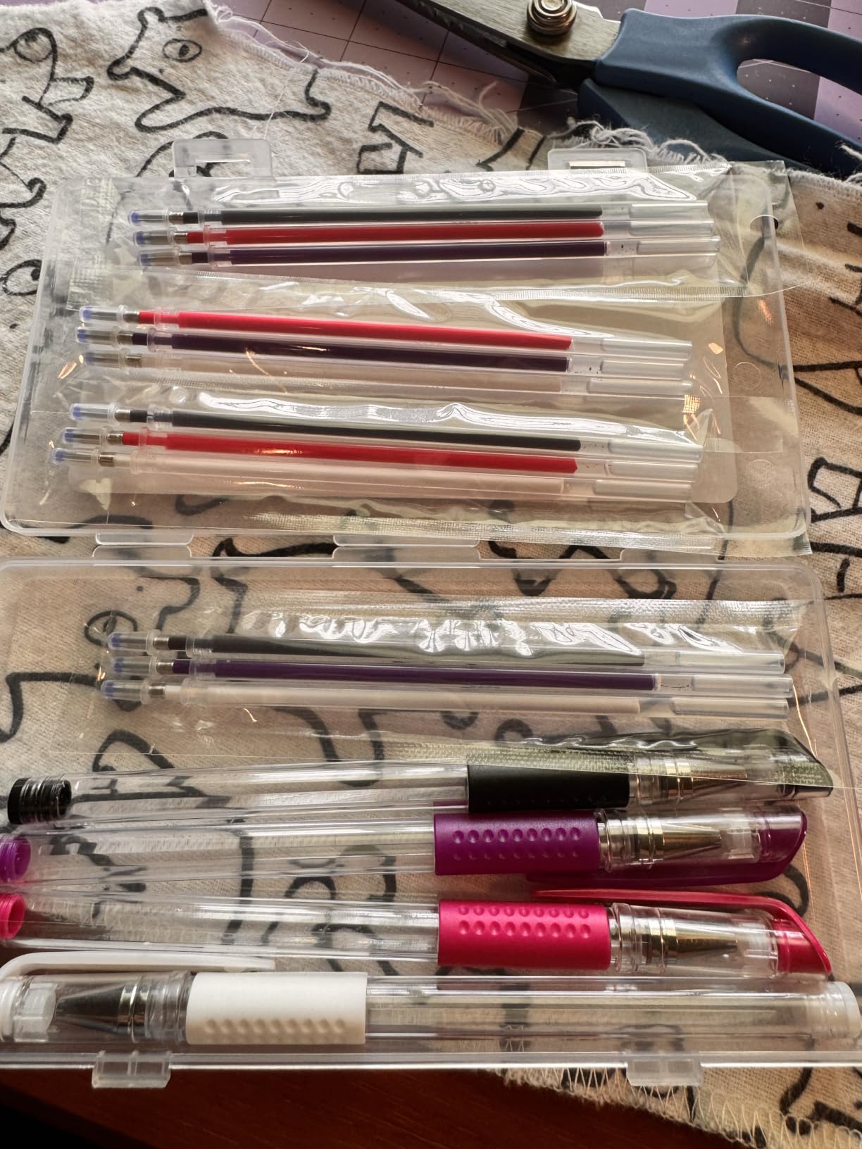 Lange & König 4x Heat Erasable Fabric Marking Pens for Sewing - 4 Pens + 8 Refills - Sewing Supplies Quilting Supplies Table Accessories Embroidery Pen Tailors Chalk Alternative customer photo 1