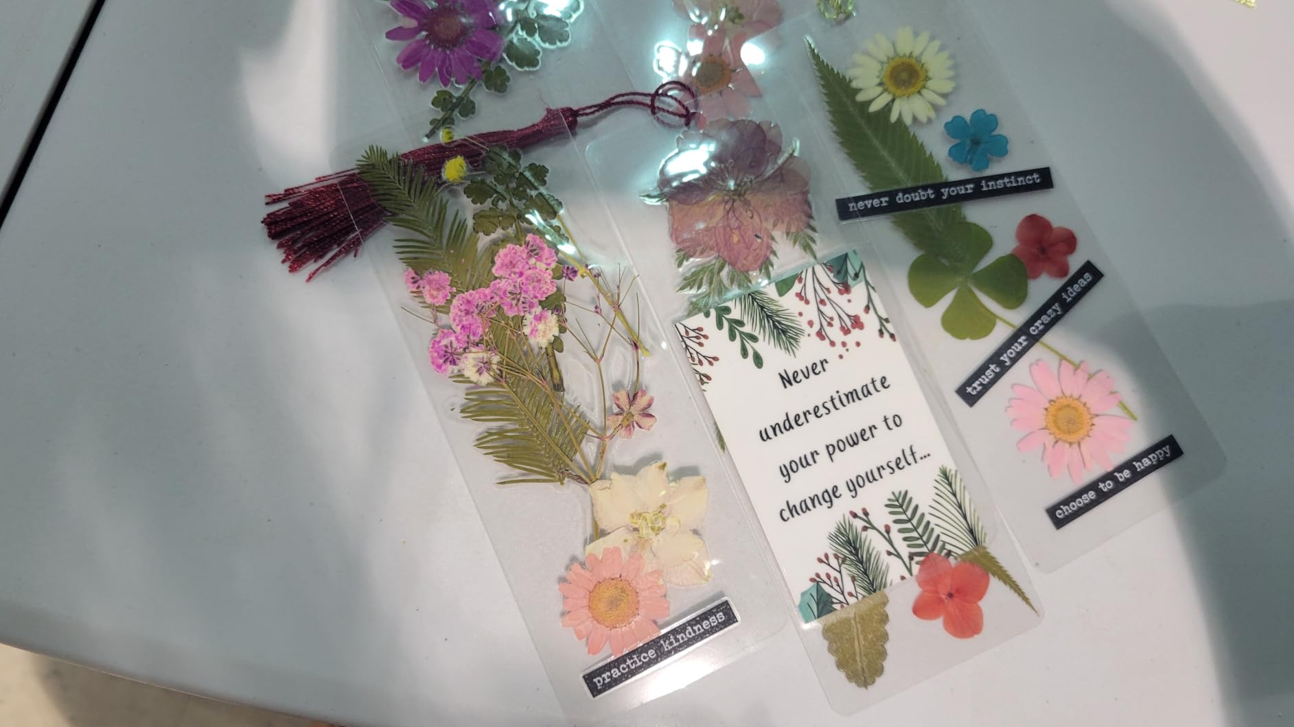 Fuyoooo 376 Pcs Pressed Flower Bookmark Kit, Boho Color, 2 x 6 Inch | Dried Flowers, Laminating Pouches Tassels Puncher, Craft Kit for Women Adults, Handmade DIY Bookmark Gifts for Book Lovers customer photo 2