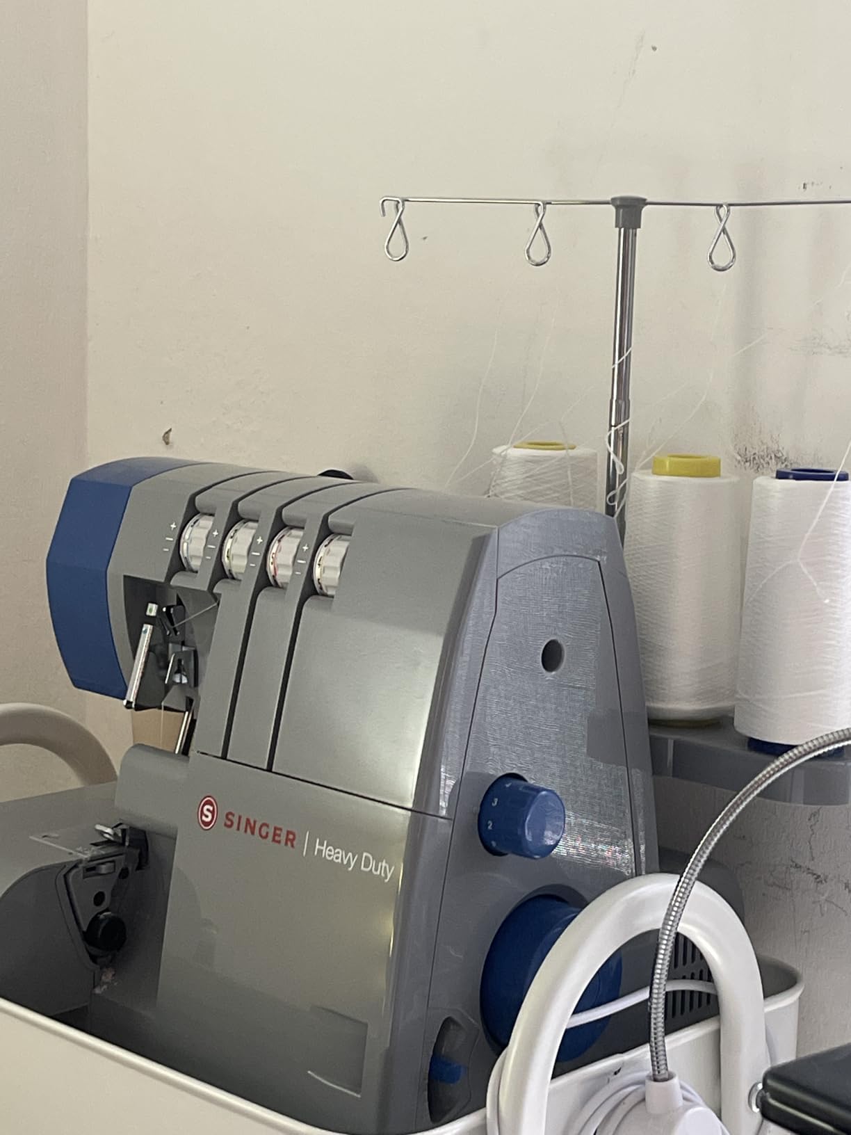 SINGER® HD0500S Heavy Duty Serger Overlock Machine, 2-3-4 Thread, Black | Accessories, 6 stitches, 1300 stitches/min, LED light, free arm , adjustable differential feed, metal frame, for home décor customer photo 1