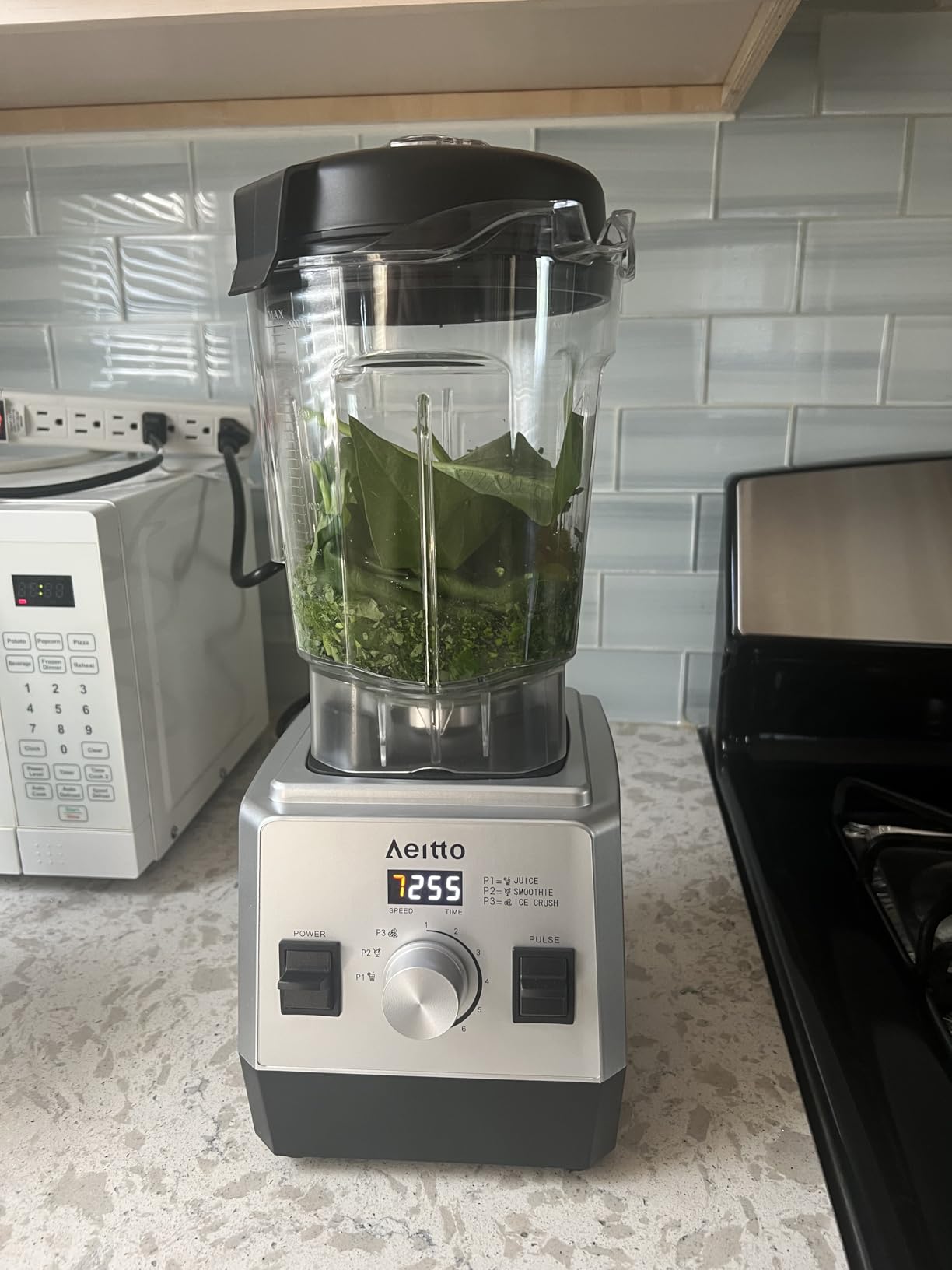 Aeitto Blenders for Kitchen with 68Oz. Large Capacity, 1800W Max Power Smoothie Blender, 3 Preset Programs & 7 Speeds, Professional Countertop Blender for Smoothies, Ice Crush, Generation 1 Silver customer photo 1