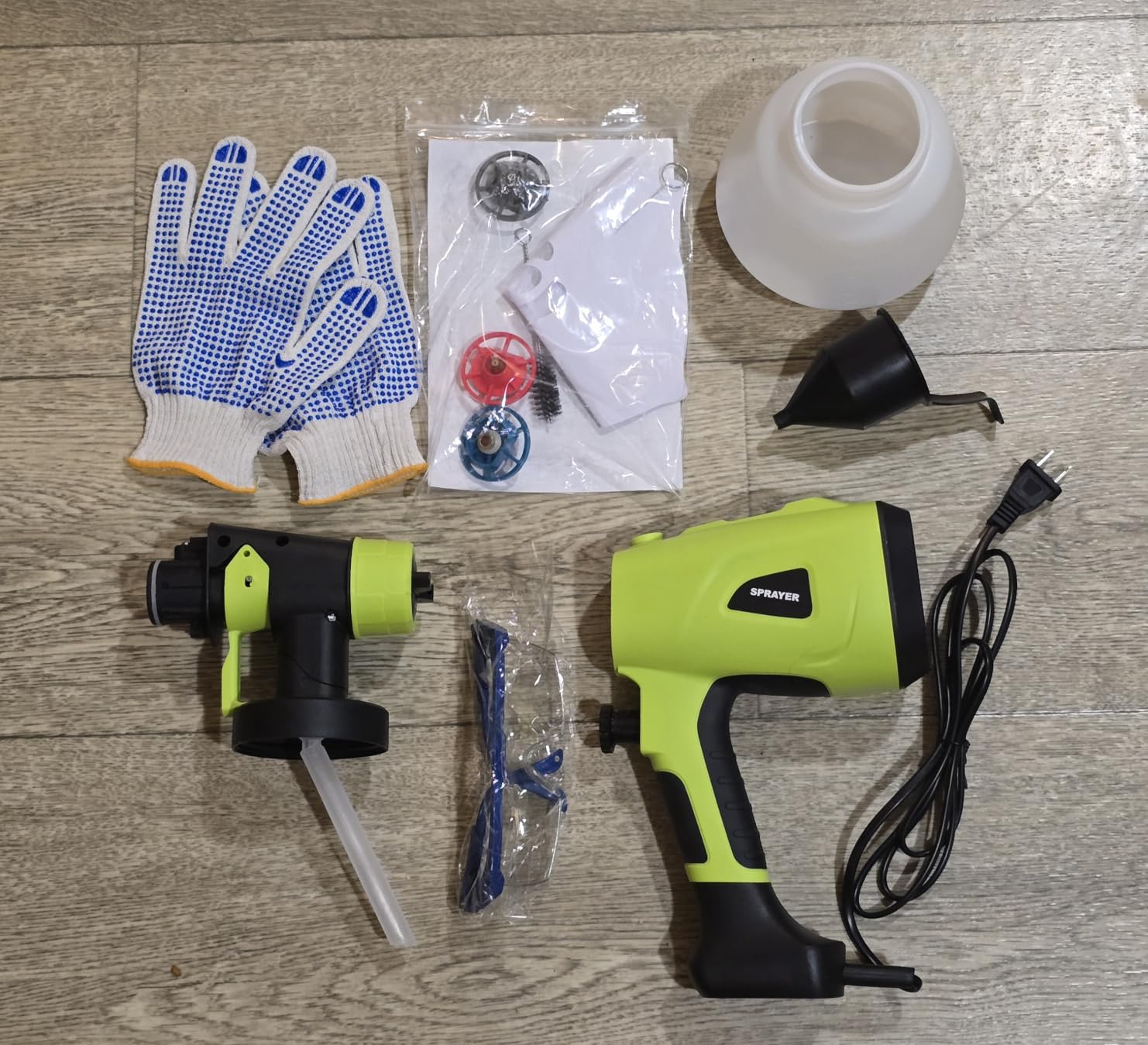 1000W High Power Paint Sprayer - HVLP Electric Spray Paint Gun with 4 Copper Nozzles & 3 Patterns, Large Capacity Power Painter for Furniture, Cabinets, Fence & House Painting Yellow customer photo 1